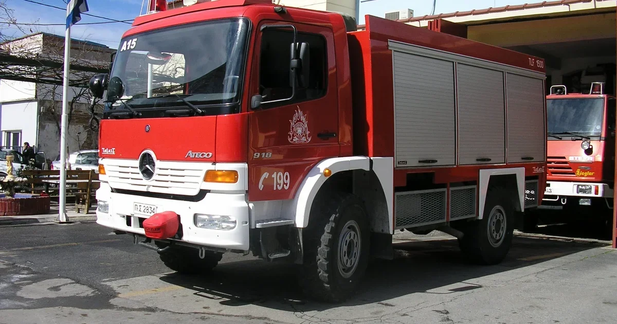 Μεγάλη φωτιά στο Μαρκόπουλο - Επιχειρούν 35 πυροσβέστες