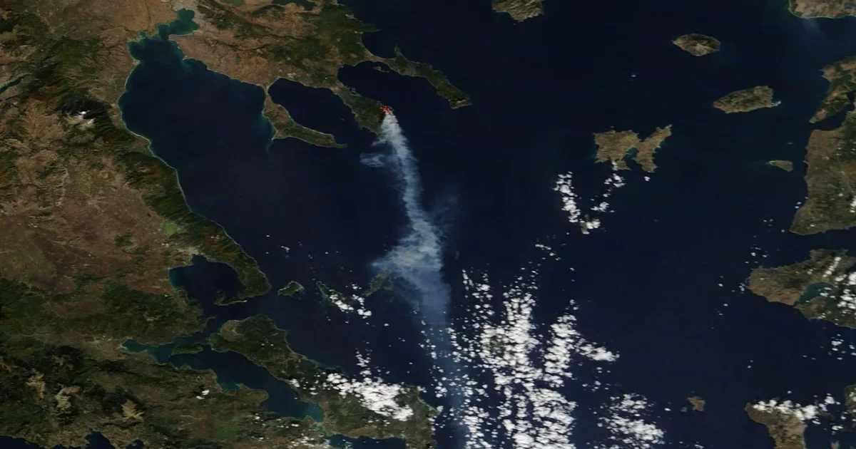 Φωτιά σε δάσος στο Λουτράκι – Κινητοποίηση 25 πυροσβεστών και ελικόπτερου
