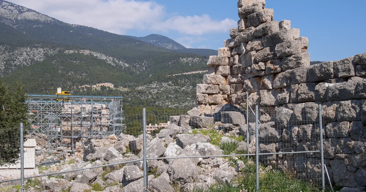 Φωτιά σε Βοιωτία και Πόρτο Γερμενό: διαδοχικές εκκενώσεις και μάχη με τους ανέμους