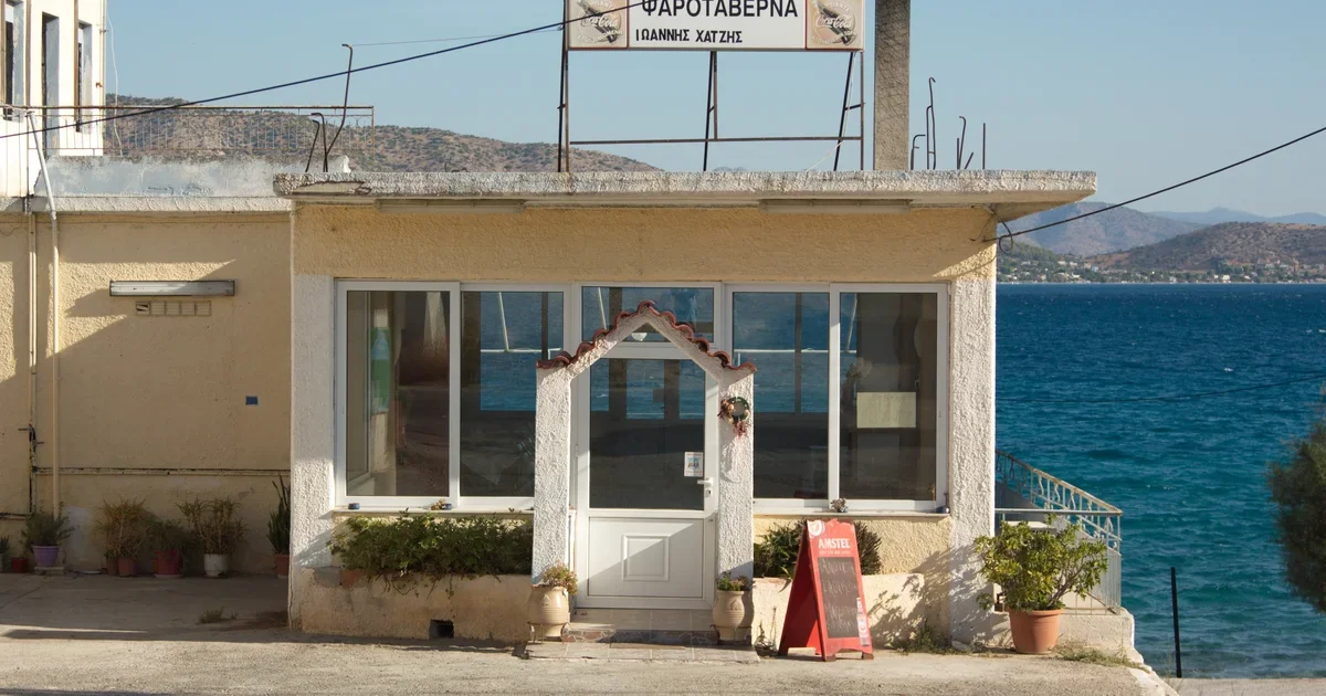 Σαλαμίνα: δύο νεκροί από τη μεγάλη φωτιά, καμένα σπίτια και απεγκλωβισμοί διά θαλάσσης