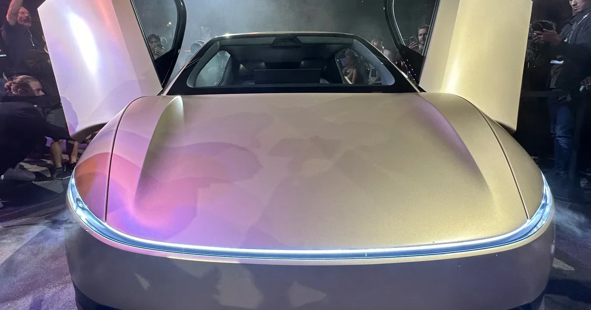 Η Tesla εξασφαλίζει πιστωτικές γραμμές 30 δισ. δολαρίων για Cybercab και Optimus